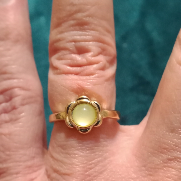 Gold Tone Ring With Light Green Rhinestone - Picture 3 of 3